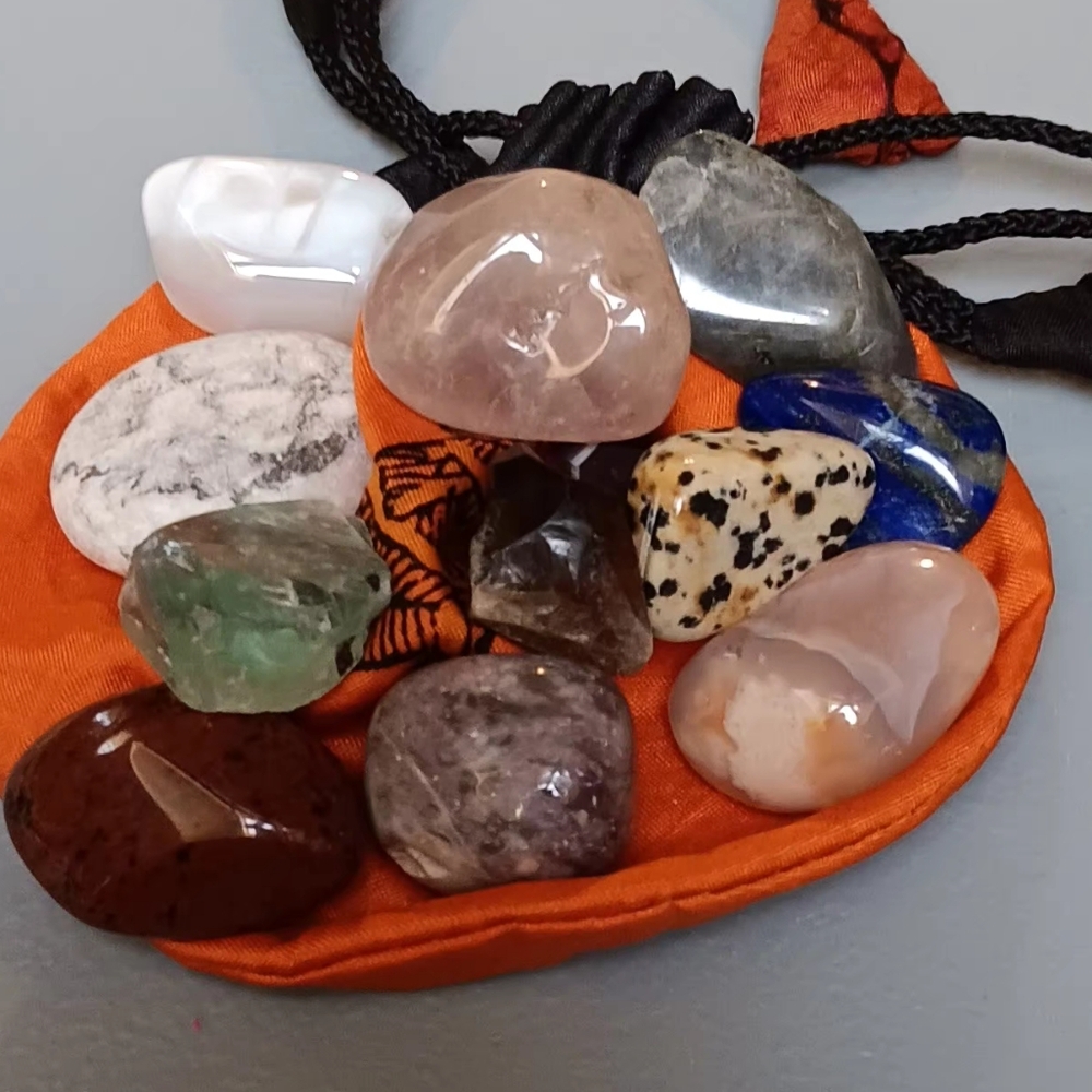 12 Assorted Crystals with Pouch - Picture 3 of 3
